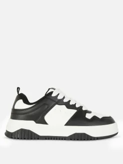 Zapatillas Con Cordones Y Paneles En Contraste