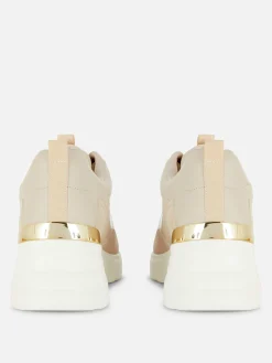 Zapatillas De Cuña Con Ribete Metalizado