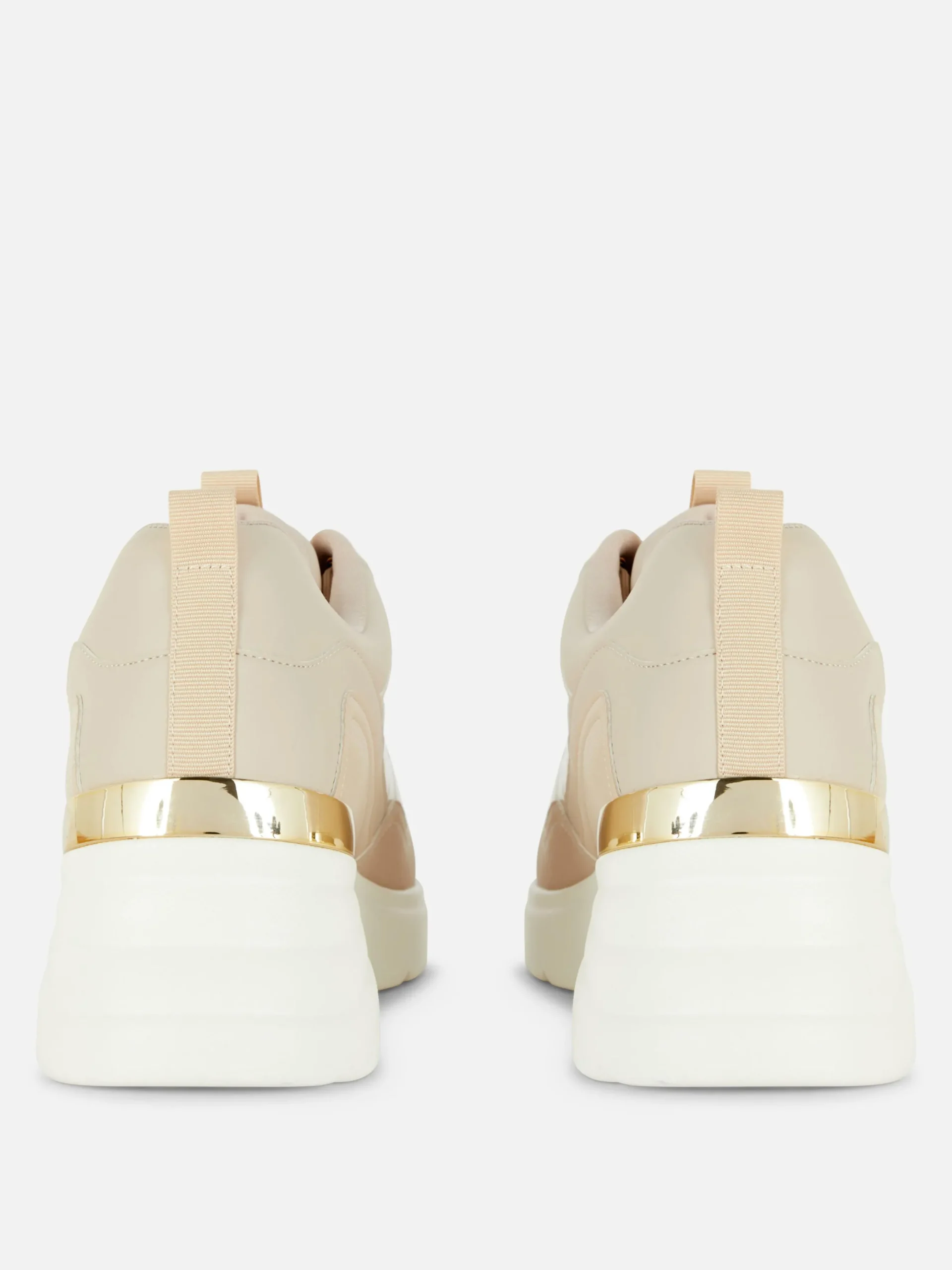 Zapatillas De Cuña Con Ribete Metalizado