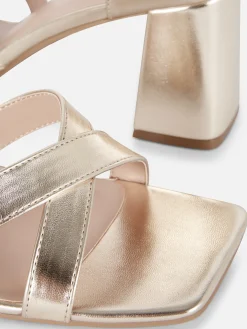 Zapatos De Tacón De Horma Ancha Y Tiras Cruzadas