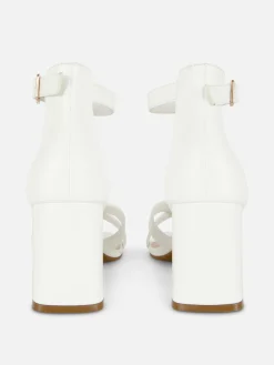 Zapatos De Tacón De Horma Ancha Y Tiras Cruzadas