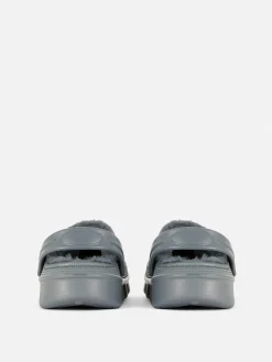 Zuecos Con Pelo Sintético Y Motivos De Fútbol