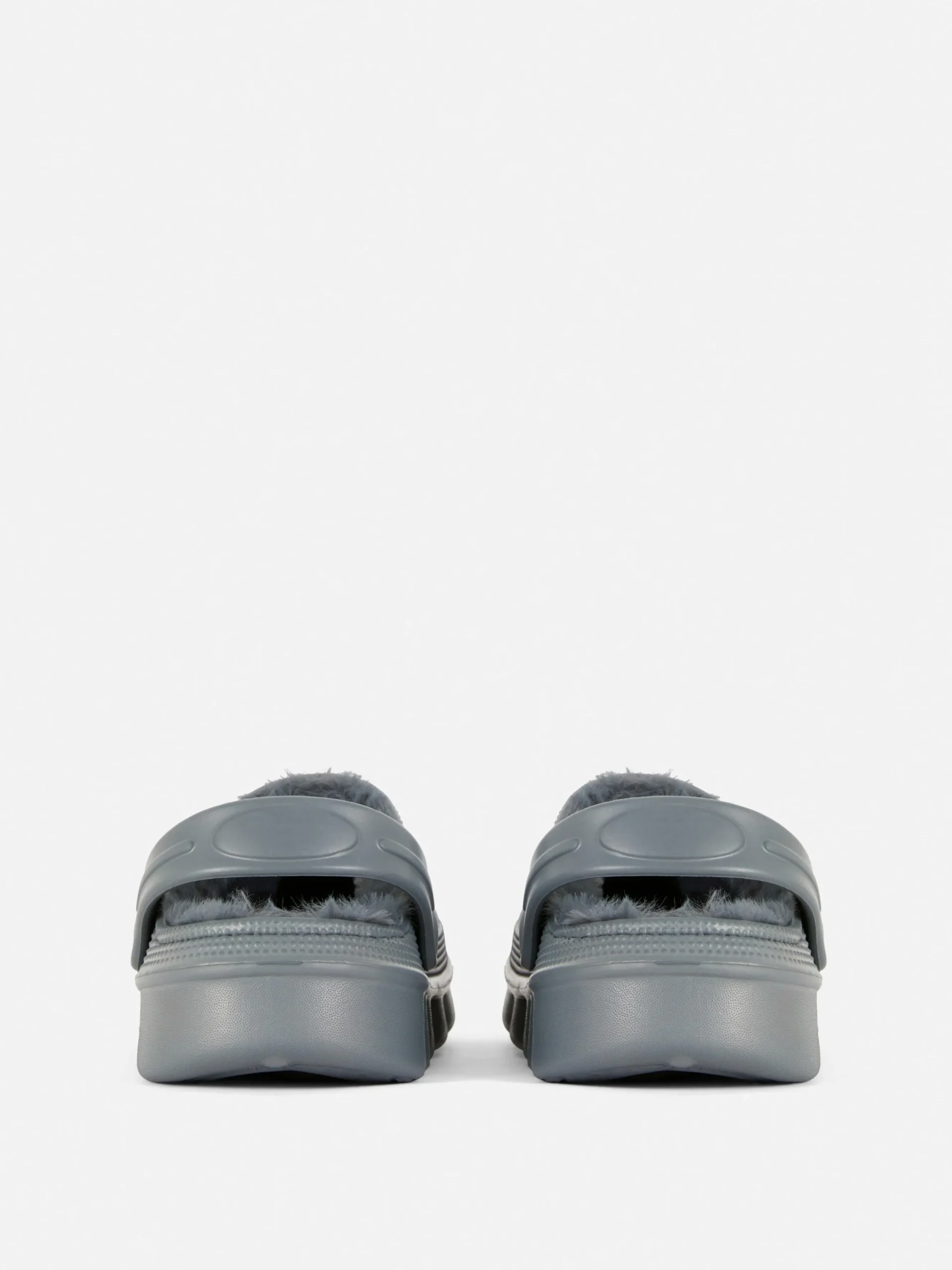 Zuecos Con Pelo Sintético Y Motivos De Fútbol